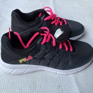 FILA 7.5 sneakers.